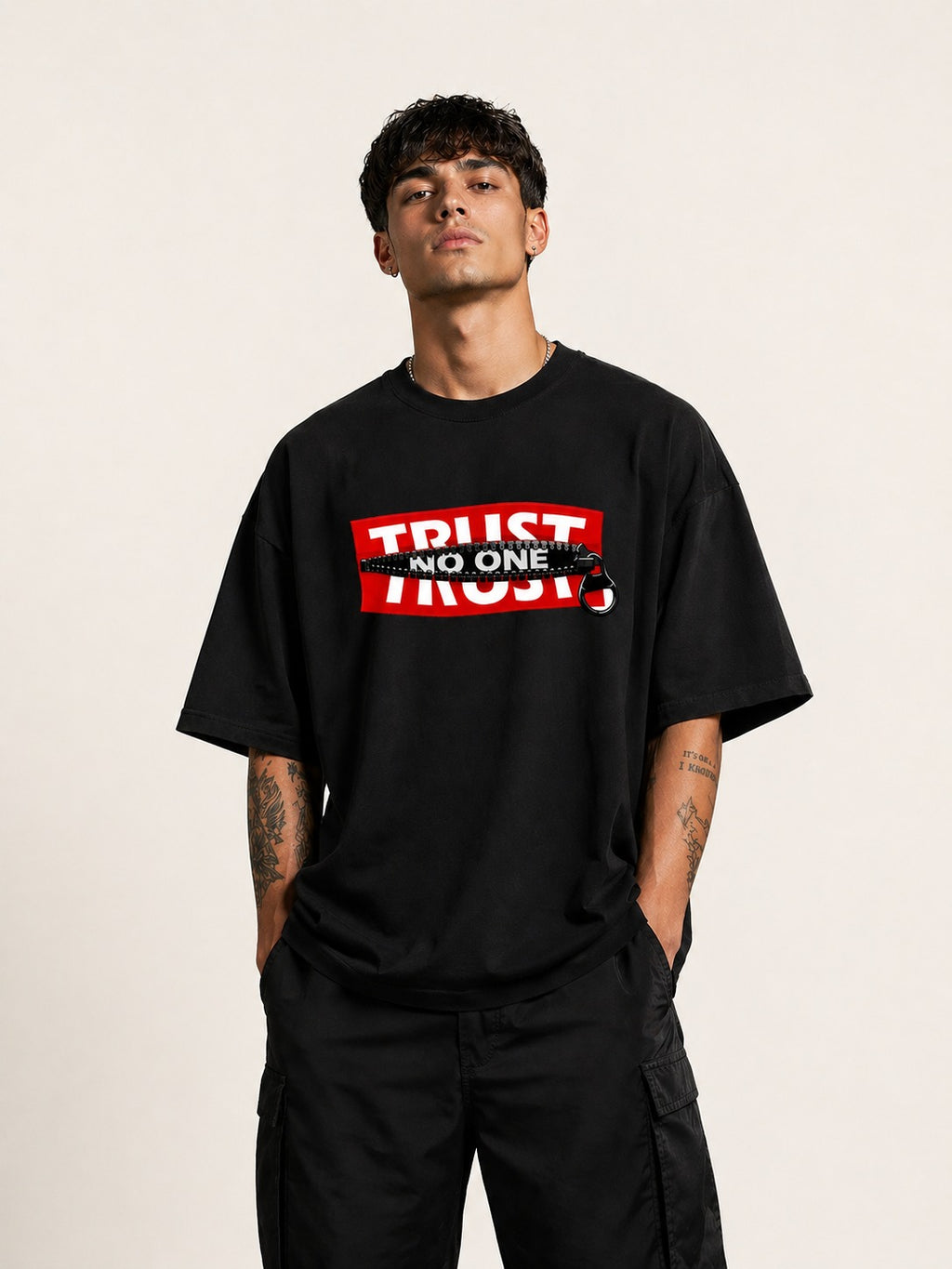 TRUST NO ONE OVERSIZED TSHIRT