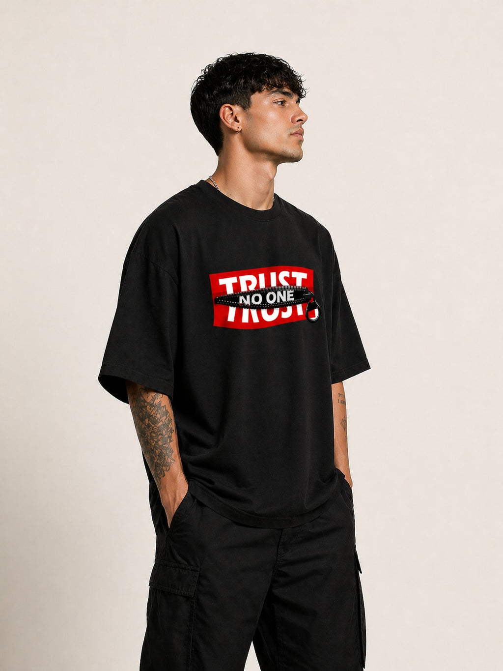 TRUST NO ONE OVERSIZED TSHIRT