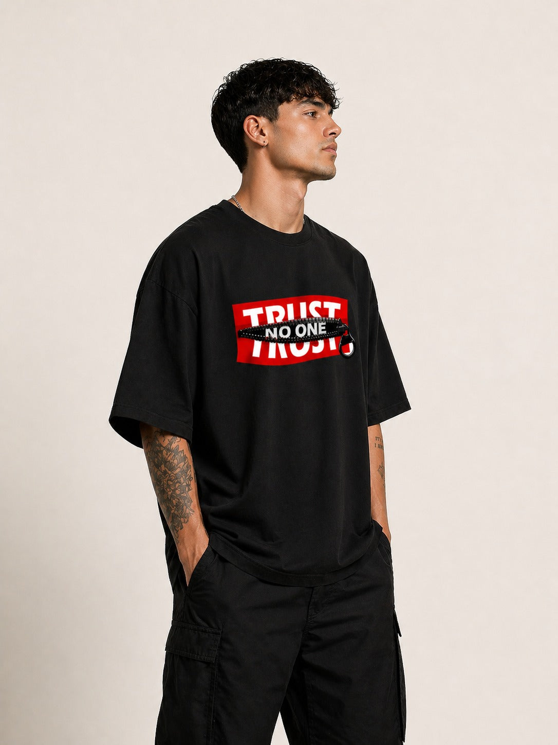 TRUST NO ONE OVERSIZED TSHIRT