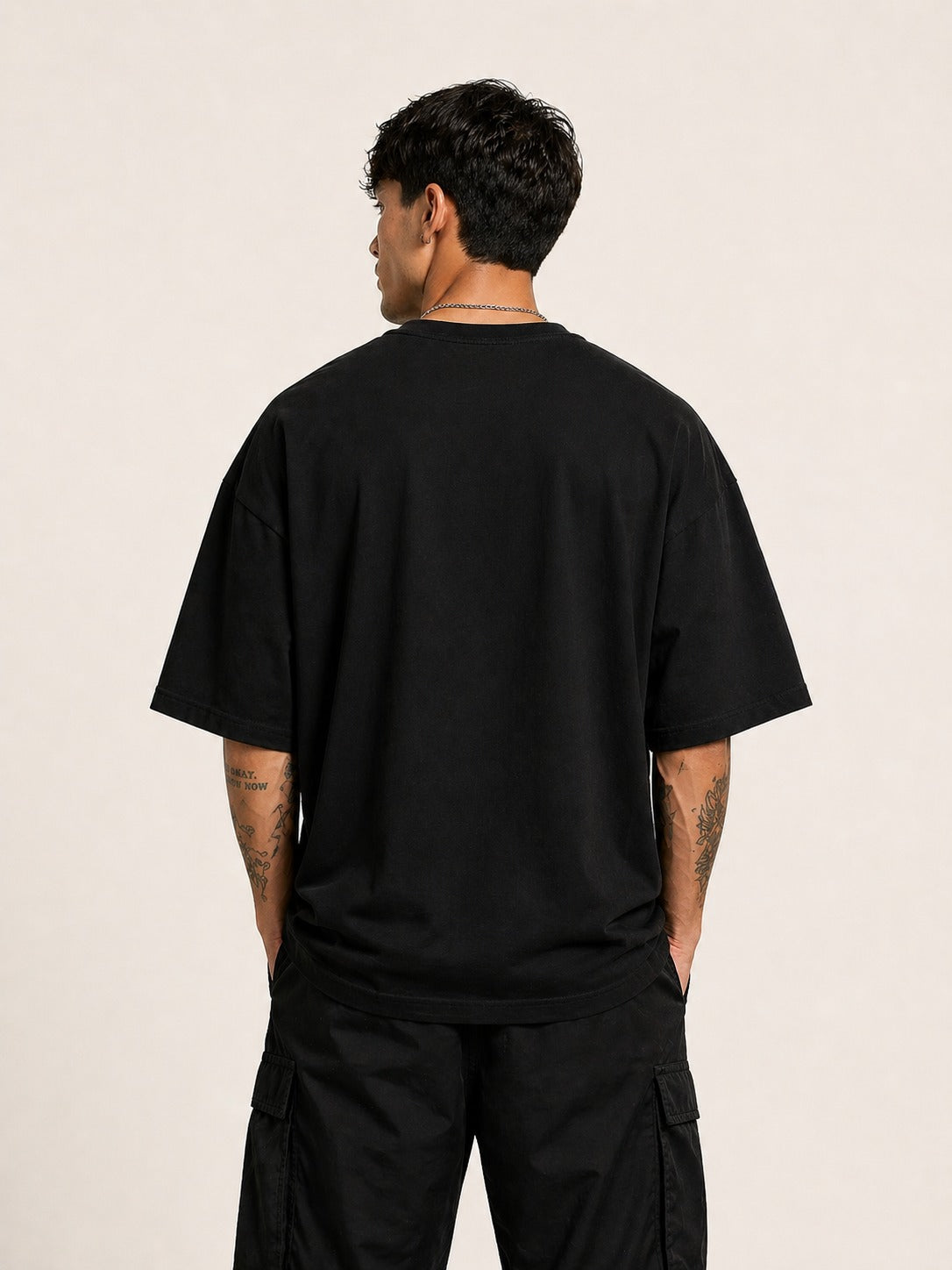 TRUST NO ONE OVERSIZED TSHIRT
